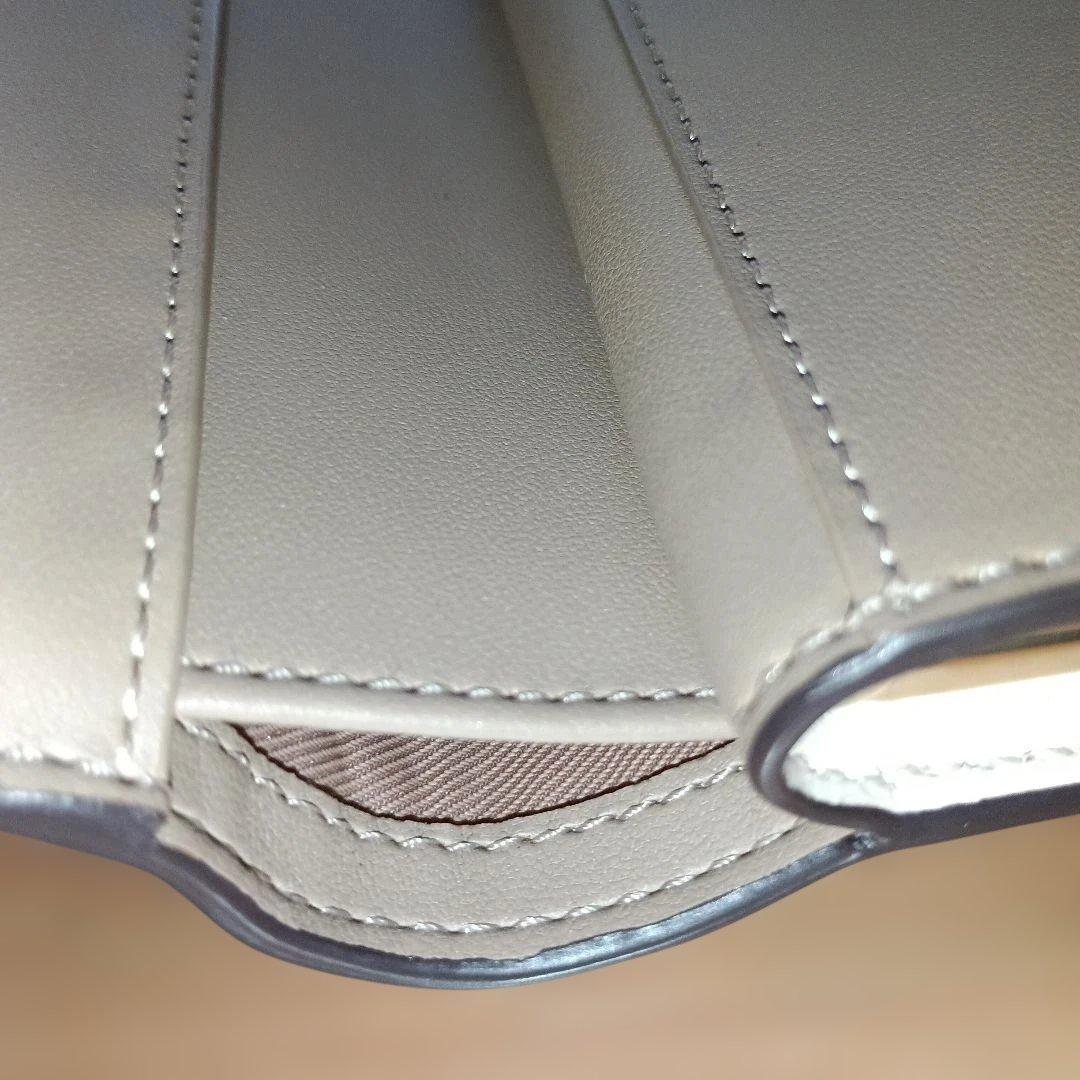 未使用COACH キスロック ミディアム二つ折り財布 日本限定フローラルプリント