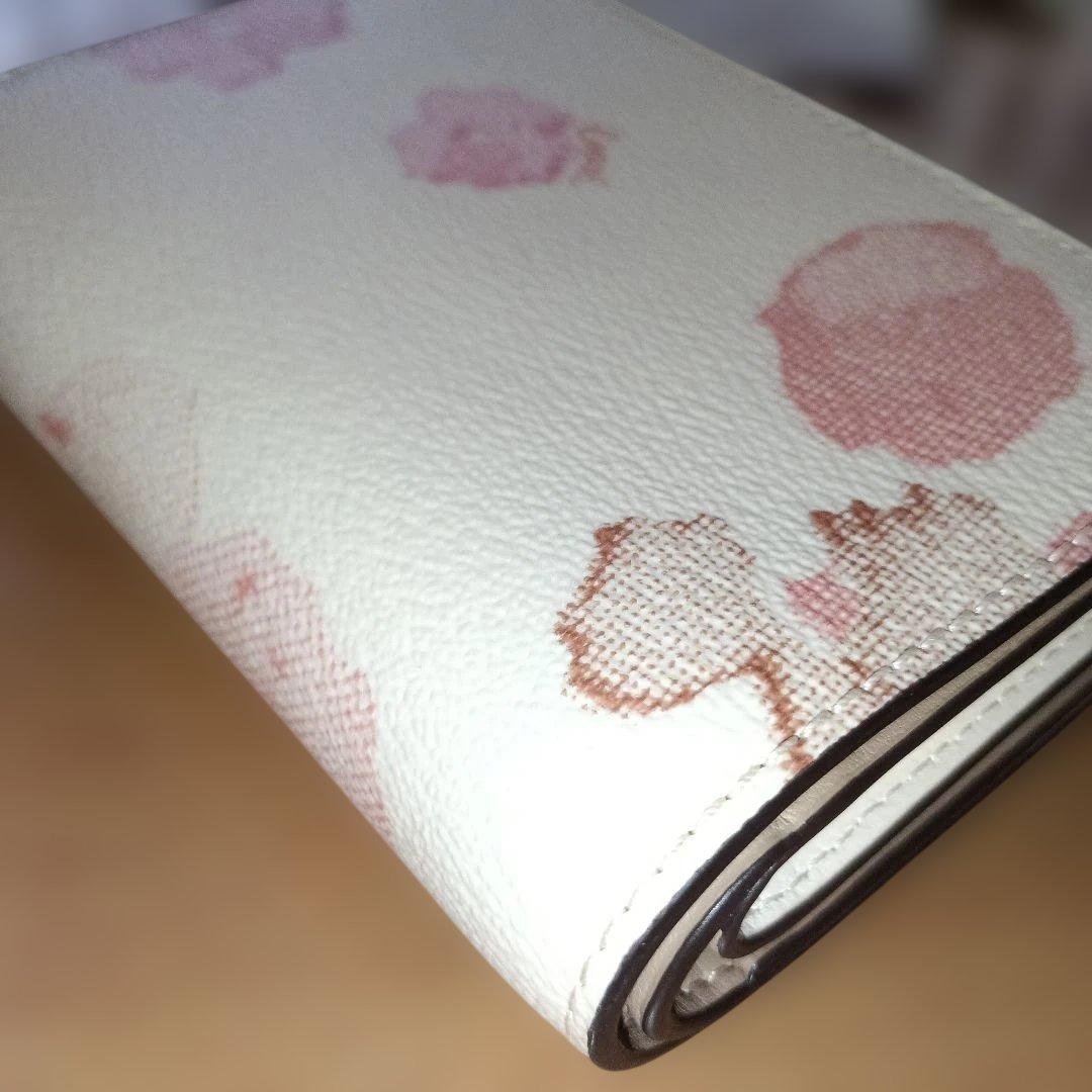 未使用COACH キスロック ミディアム二つ折り財布 日本限定フローラルプリント