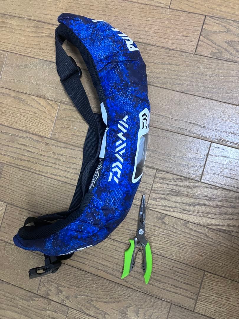 自動膨張式救命胴衣＋プライヤー 楽天市場】ライフジャケット 桜マーク付 自動膨張式 肩掛式 作業用救命