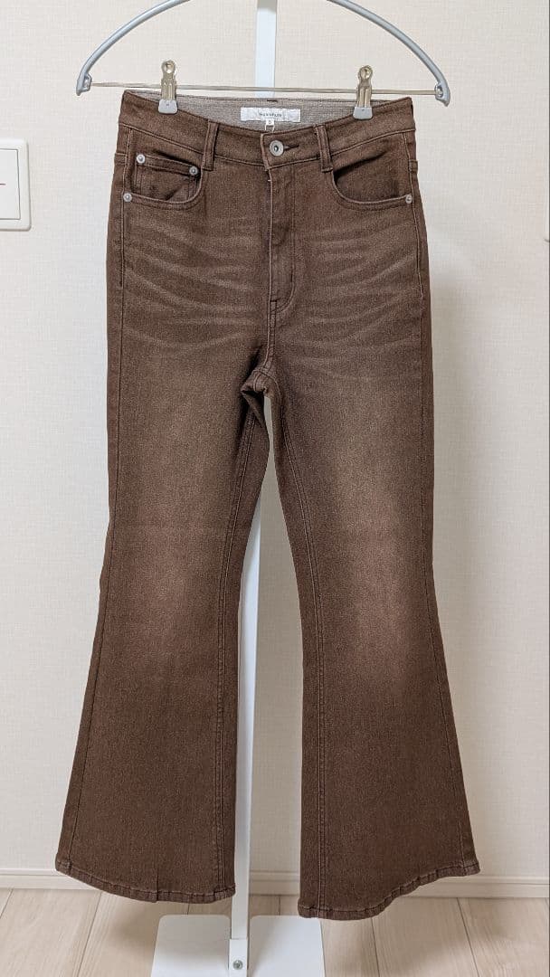 【まゆまゆ】【新品】　美脚セミフレアデニムパンツ 　リランドチュール