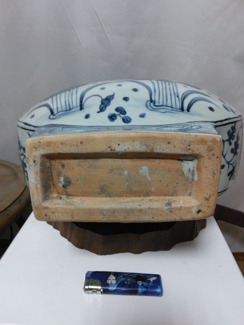 中国美術。青花蓮池水禽紋偏壺。