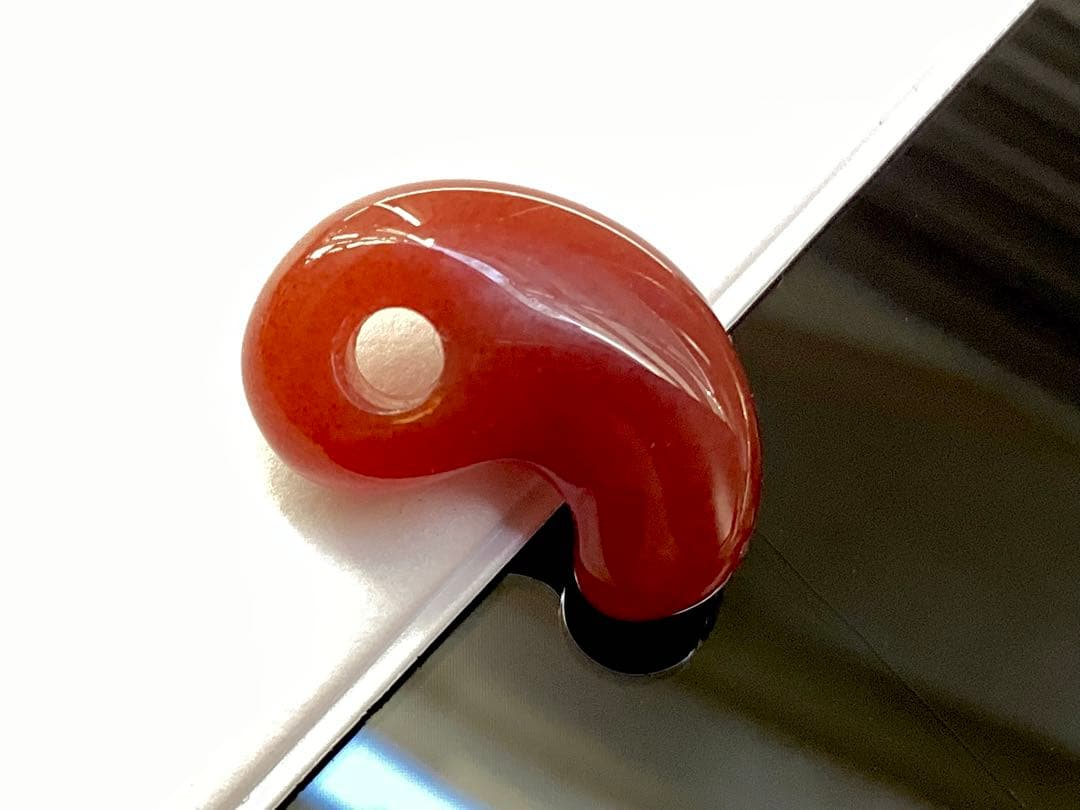 ✳赤は希少で5〜7万円です‼️山形県＊霊宝月山赤めのう勾玉 真っ赤な