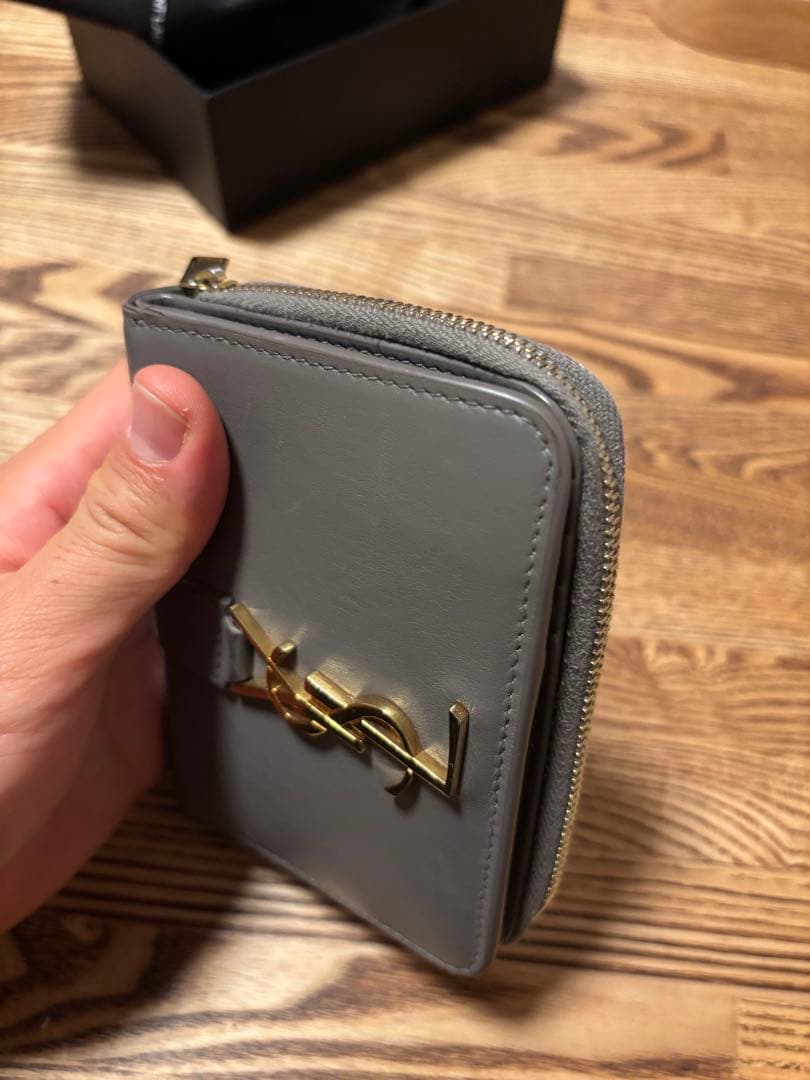 R*T様 サンローラン 財布 グレージュ