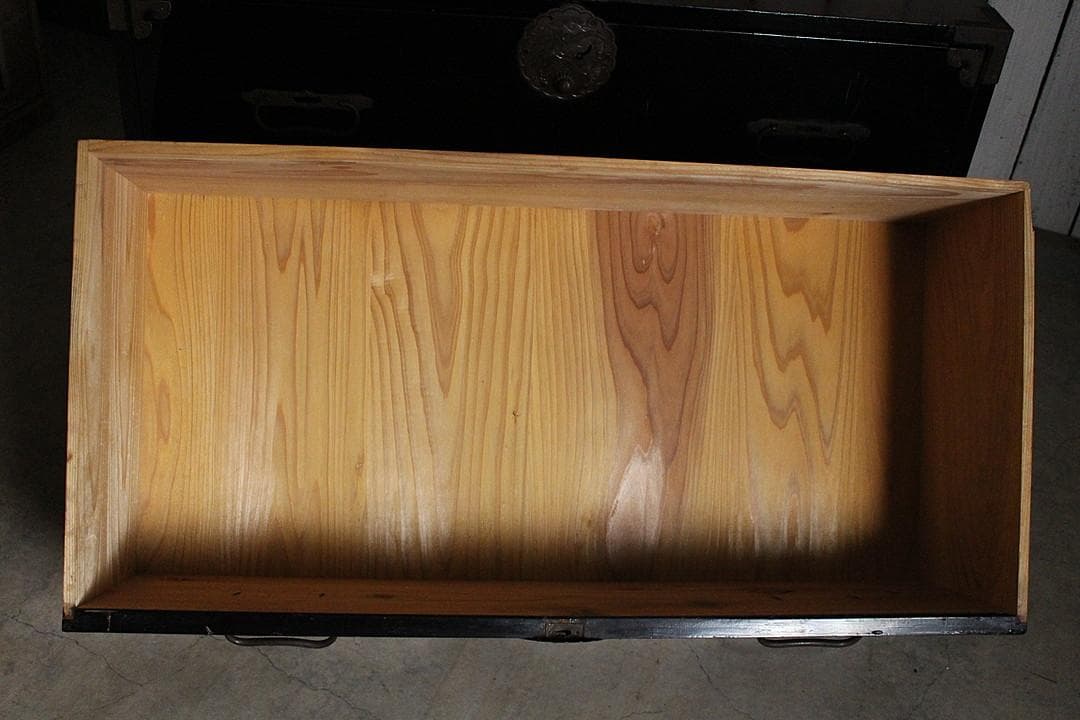 綺麗な丸金具庄内箪笥 2段 タンス 収納 古家具 古民家 時代家具 - メルカリ