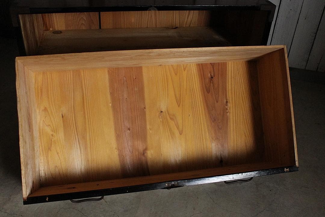 綺麗な丸金具庄内箪笥 2段 タンス 収納 古家具 古民家 時代家具 - メルカリ