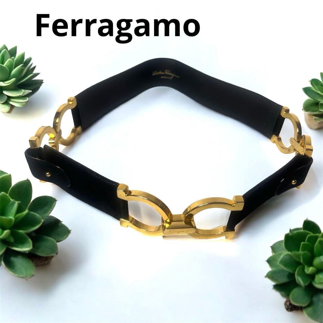 金の3連金具がかわいい❣️Ferragamo 黒レザーベルト 金色バックル