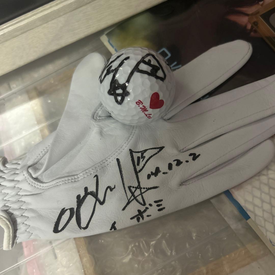 イボミ直筆サイン入りオウンボール、グローブセット【お値打ち