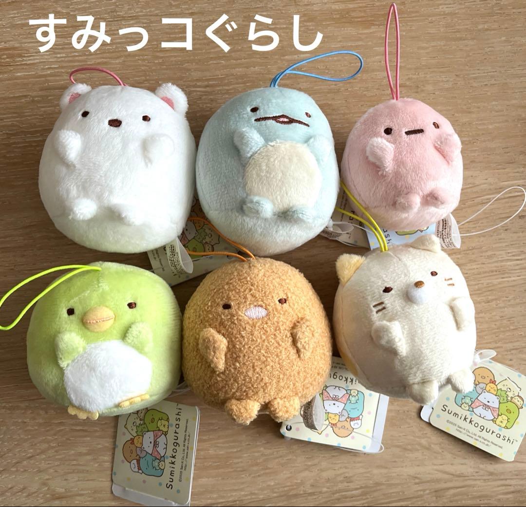 すみっコぐらし ばんざいゴムひも付きマスコット 6種 - メルカリ