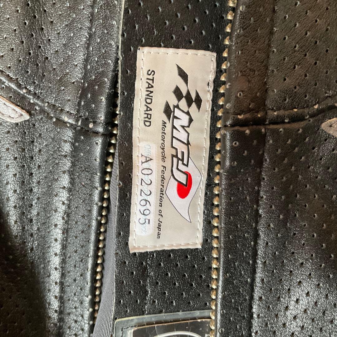 KUSHITANI バイク用革ツナギ 黒/赤　M/Lサイズ　前後プロテクター付