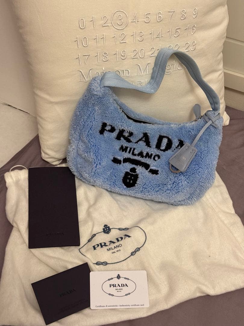 PRADA 水色 ファー ショルダーバッグ - メルカリ