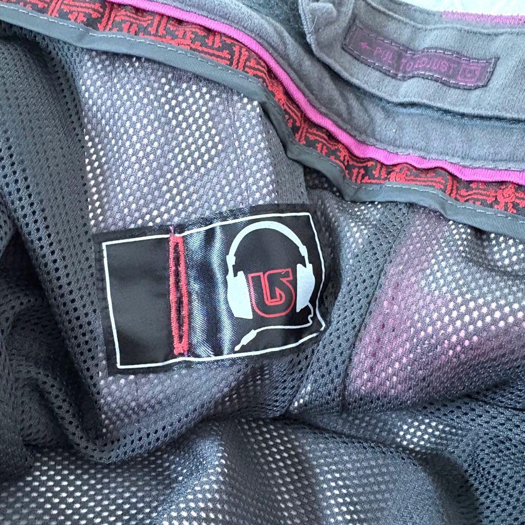 極美品☆BURTON☆バートン　スノーボードウェア　スキー　上下　Mサイズ　総柄