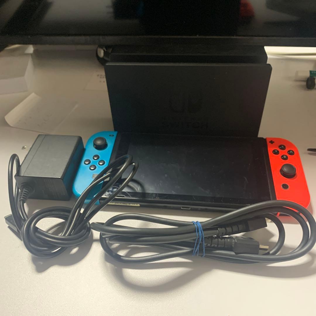 Nintendo Switch 本体 赤/青 充電器付き - メルカリ