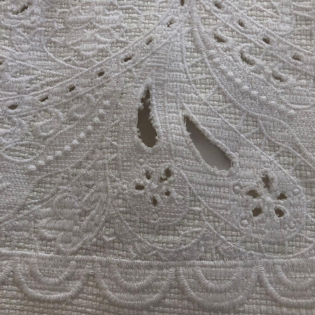 新品 未使用品】ADORE ☆ 豪華ビジュー刺繍入りひざ丈ワンピース