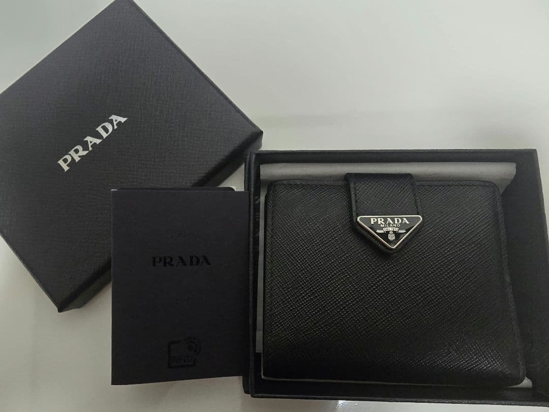 PRADA サフィアーノ コンパクトウォレット PRADA（プラダ） コンパクトウォレット ナイロン/サフィアーノ 黒 W