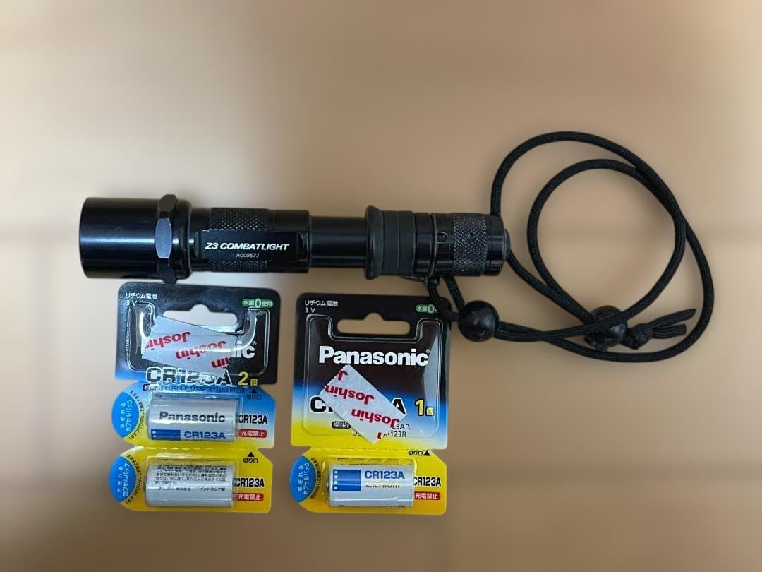 や*た様 SUREFIRE Z3 COMBATLIGHT （CR123A電池×3