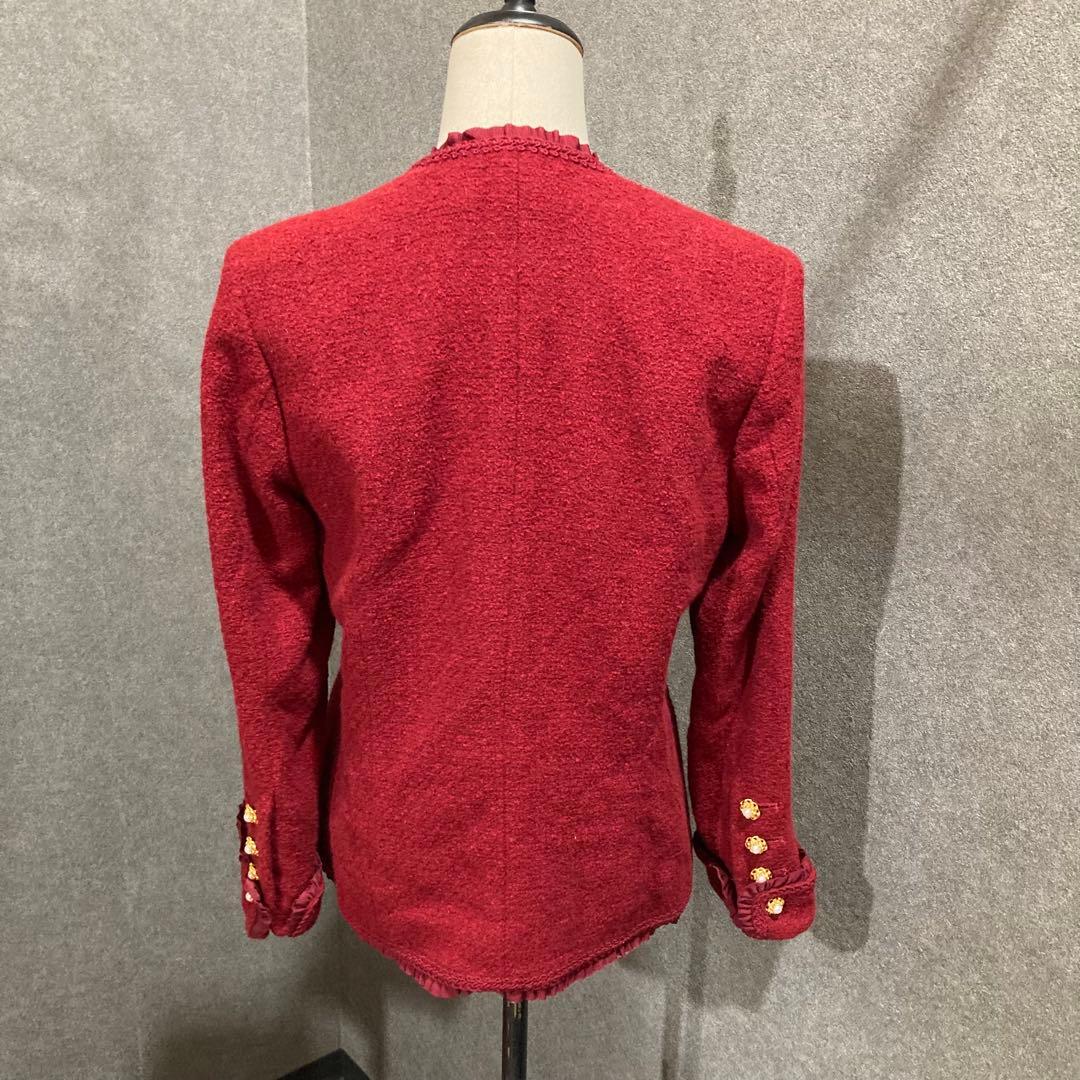 INGEBORG インゲボルグフリル付き赤ノーカラージャケット リボンジャケット