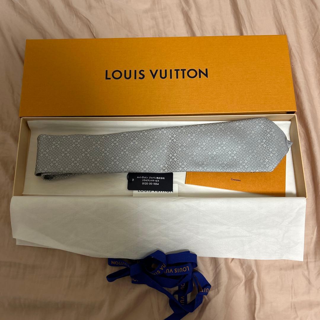 新品タグ付き　ネクタイ　モノグラム　グレー モノグラム ダミエ ネクタイ シルク グレー ルイヴィトン – RECLO