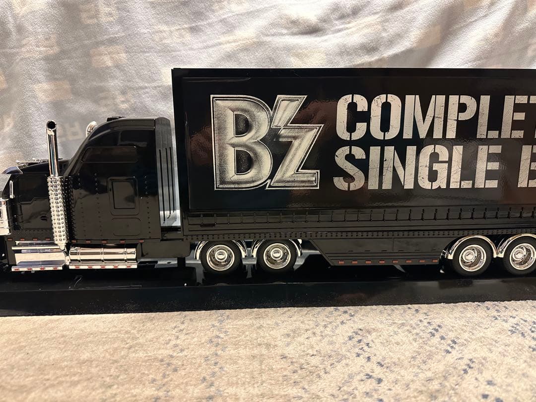 B'z COMPLETE SINGLE B トラックモデル B'z Official Website｜NEWS
