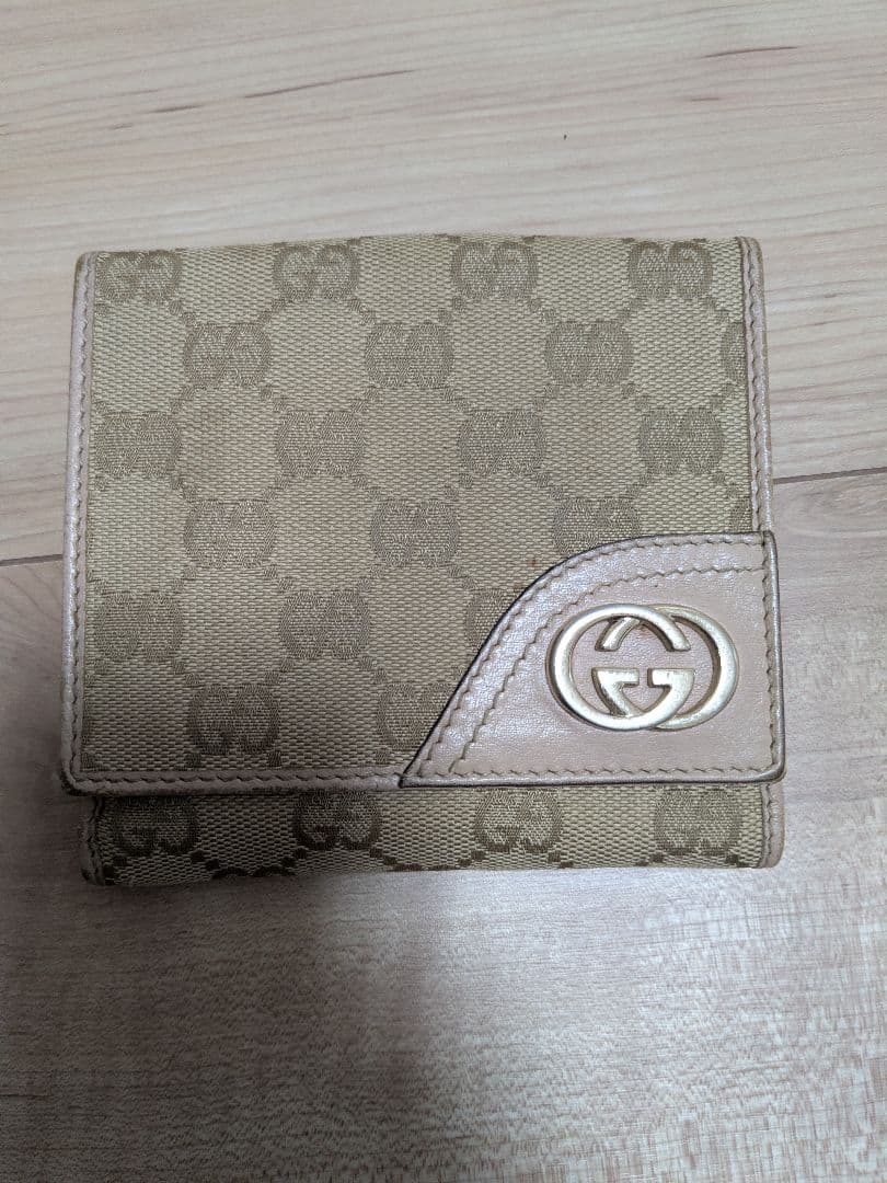 GUCCIグッチ 二つ折り財布 ベージュ GGパターン - メルカリ