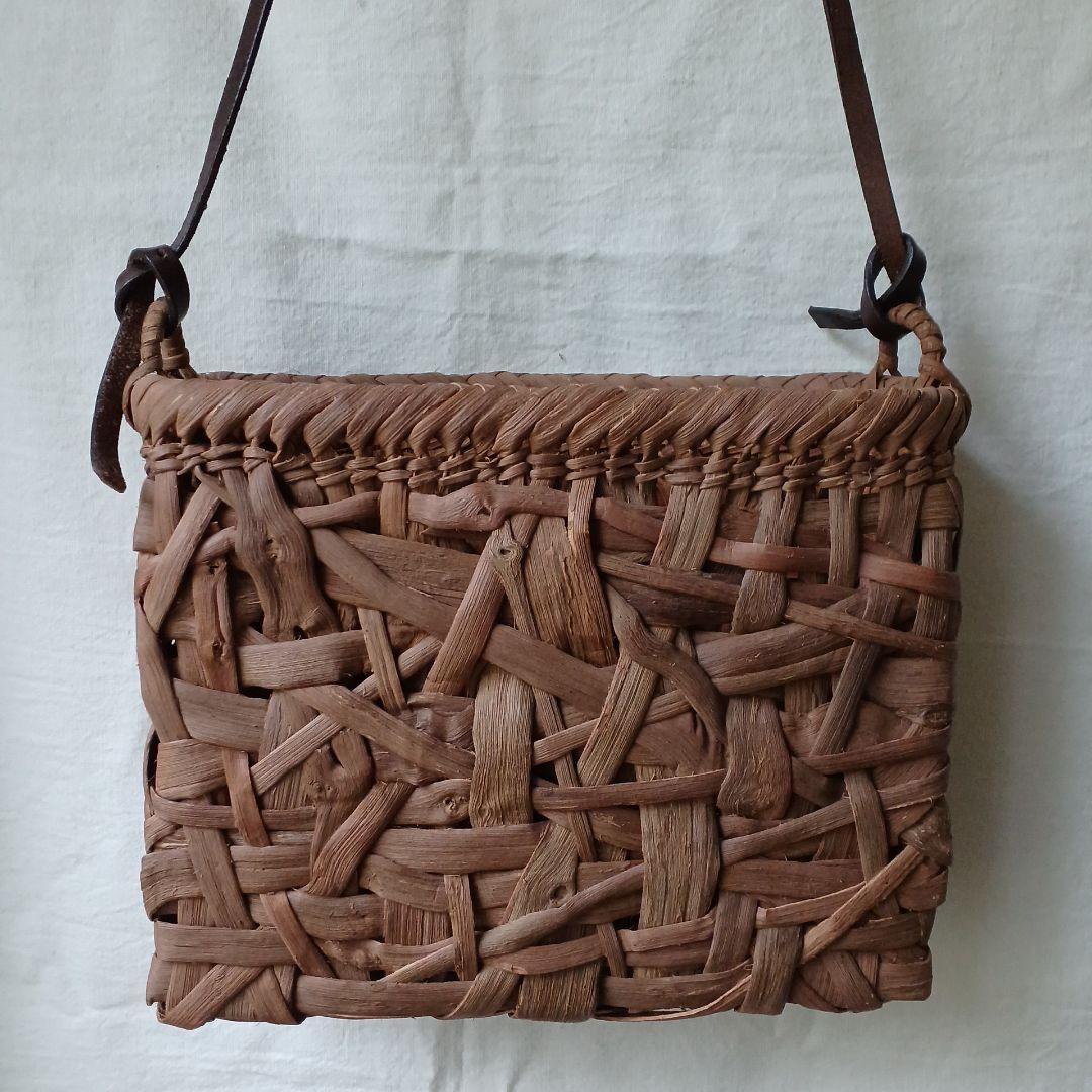 乱れ編みの国産山葡萄ショルダーバッグの通販はau PAY マーケット