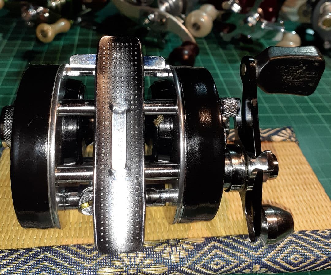 アブガルシア ABU アンバサダー2500C サイドカップ変更 - メルカリ