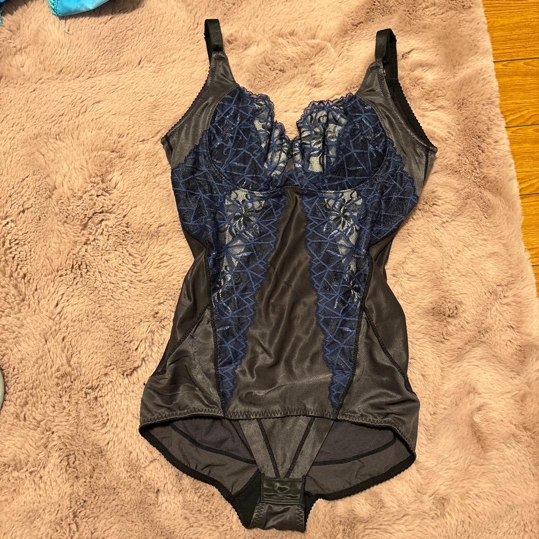 MARUKOのフリマアイテム一覧 レース装飾 ボディスーツ C75L ブラック