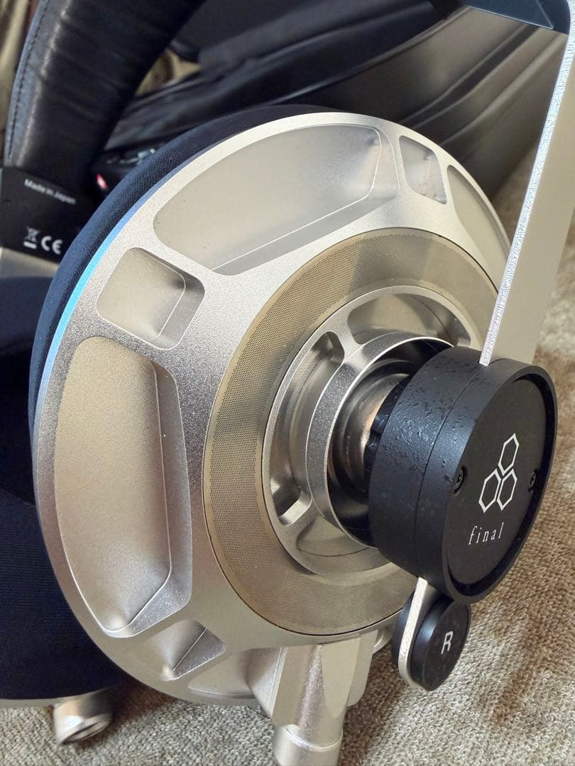 極美品】final D8000 シルバー プロテクトケース付き - メルカリ