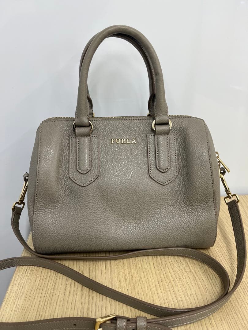 Furla グレー レザー ショルダーバッグ Furla グレー レザー