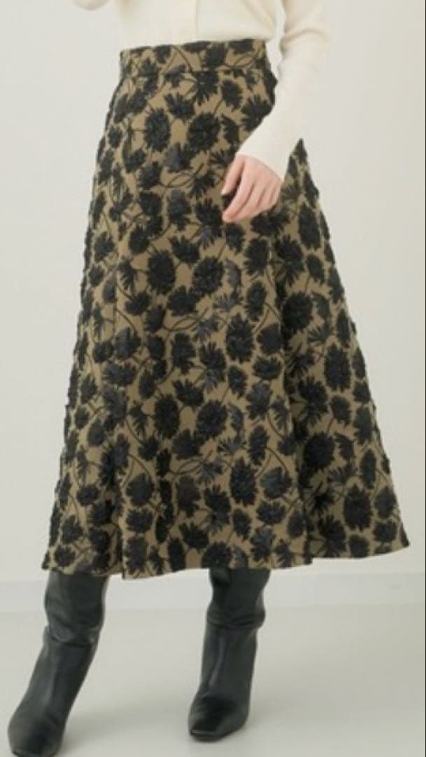 ANAYI メタリックフラワーフレアスカート定価69300円 立体的柄 - メルカリ