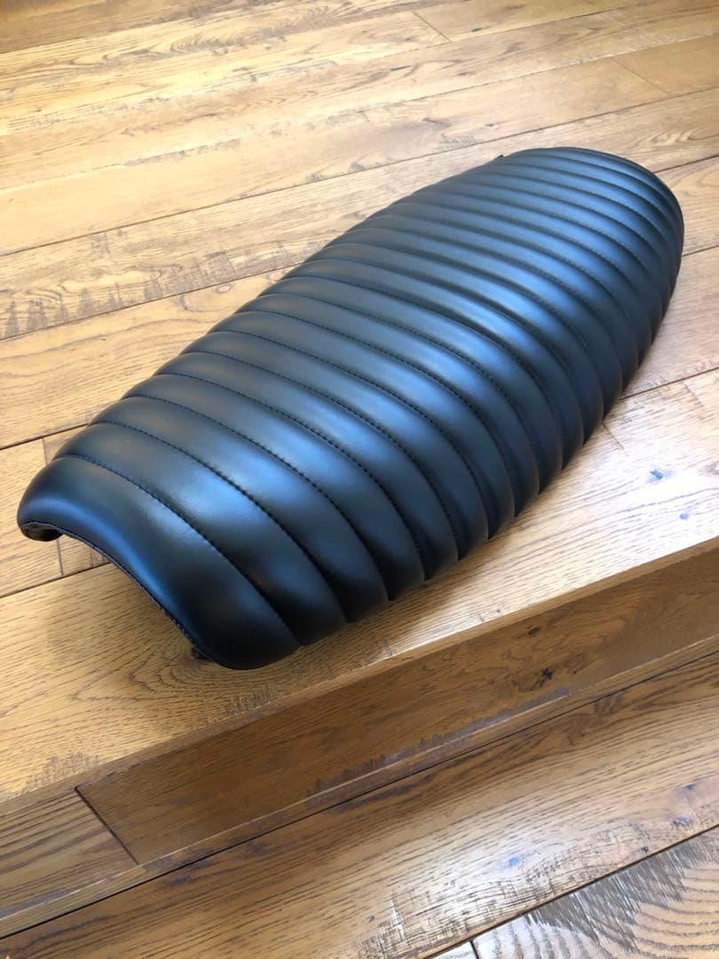 モートーン シート VIPER リブ ブラック ボンネビル系等(17-25) 楽天市場】Motone(モートーン) シート VIPER リブ ブラック T100/T120