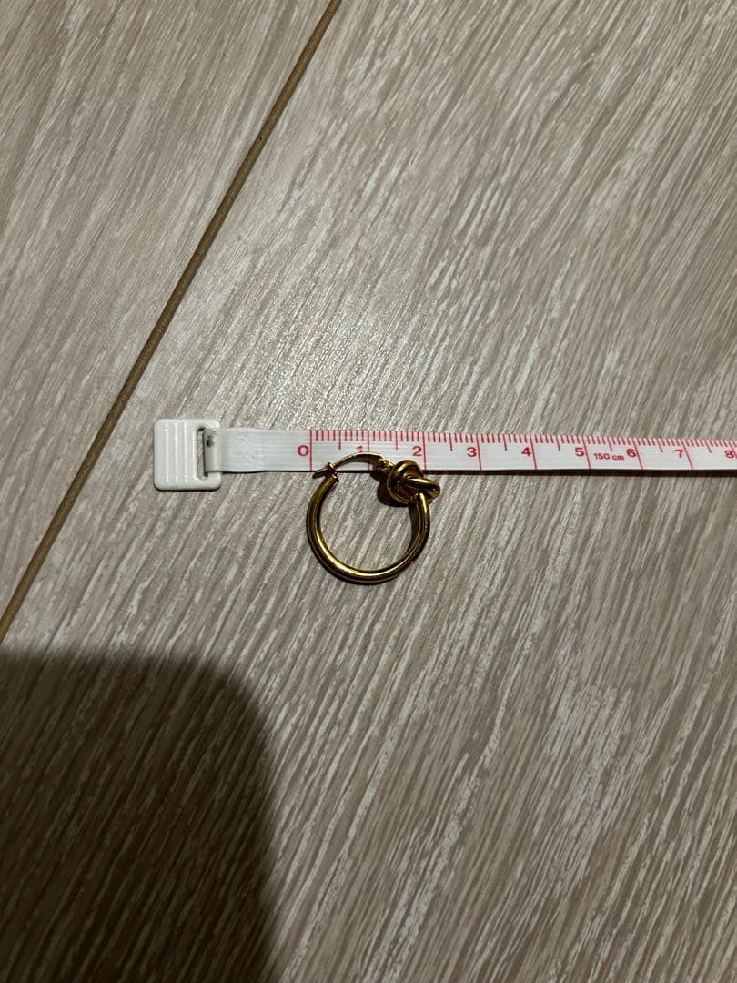 CELINE ノット スモールフープ ゴールドピアス