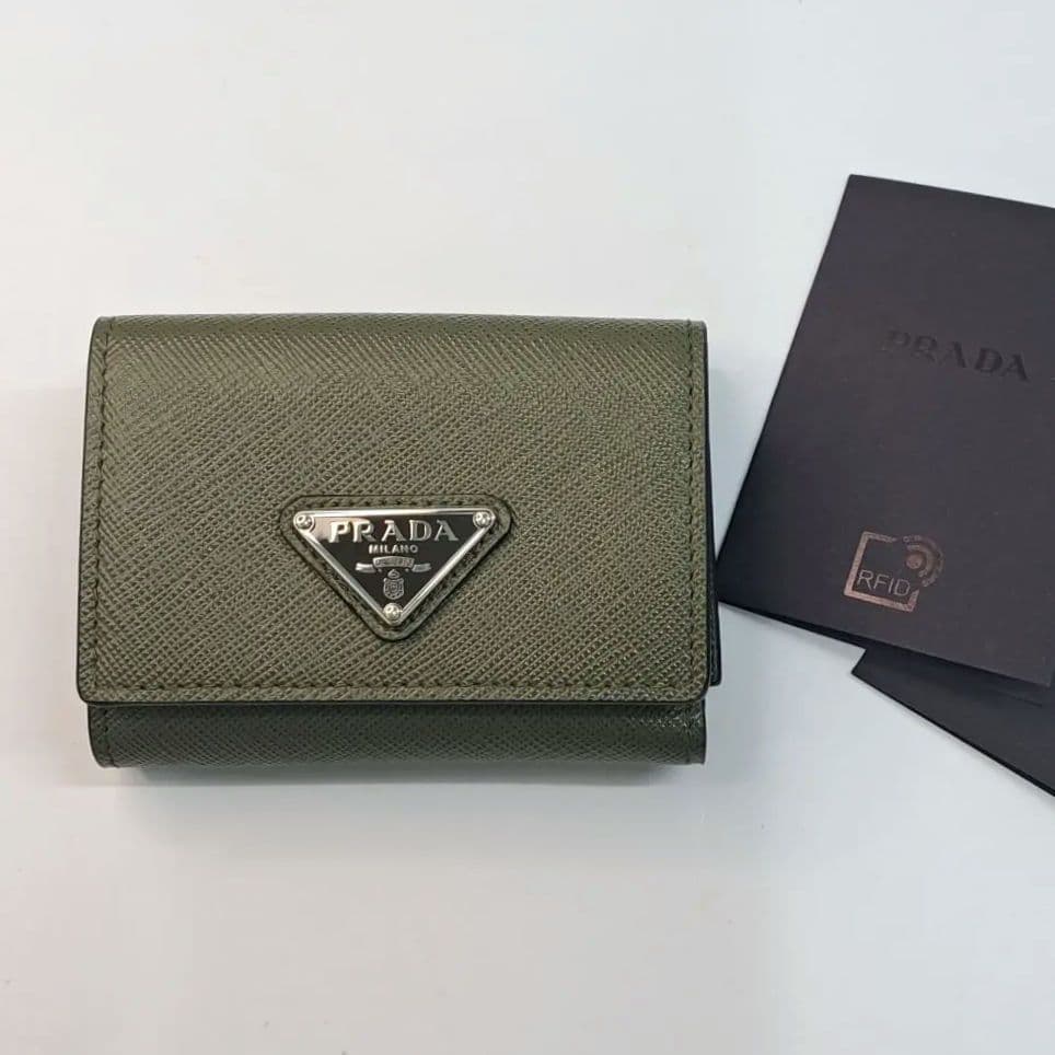 PRADA 三つ折り財布 コンパクトウォレット 2MN042 カーキ