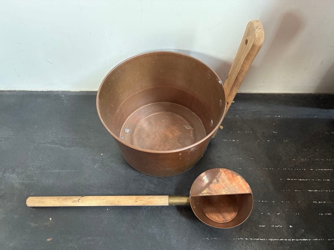 ファイヤーサイド コッパー　ロウリュ　銅　桶　柄杓セット コッパーロウリュひしゃく｜製品を見る｜薪⽕の総合商社 ファイヤーサイド