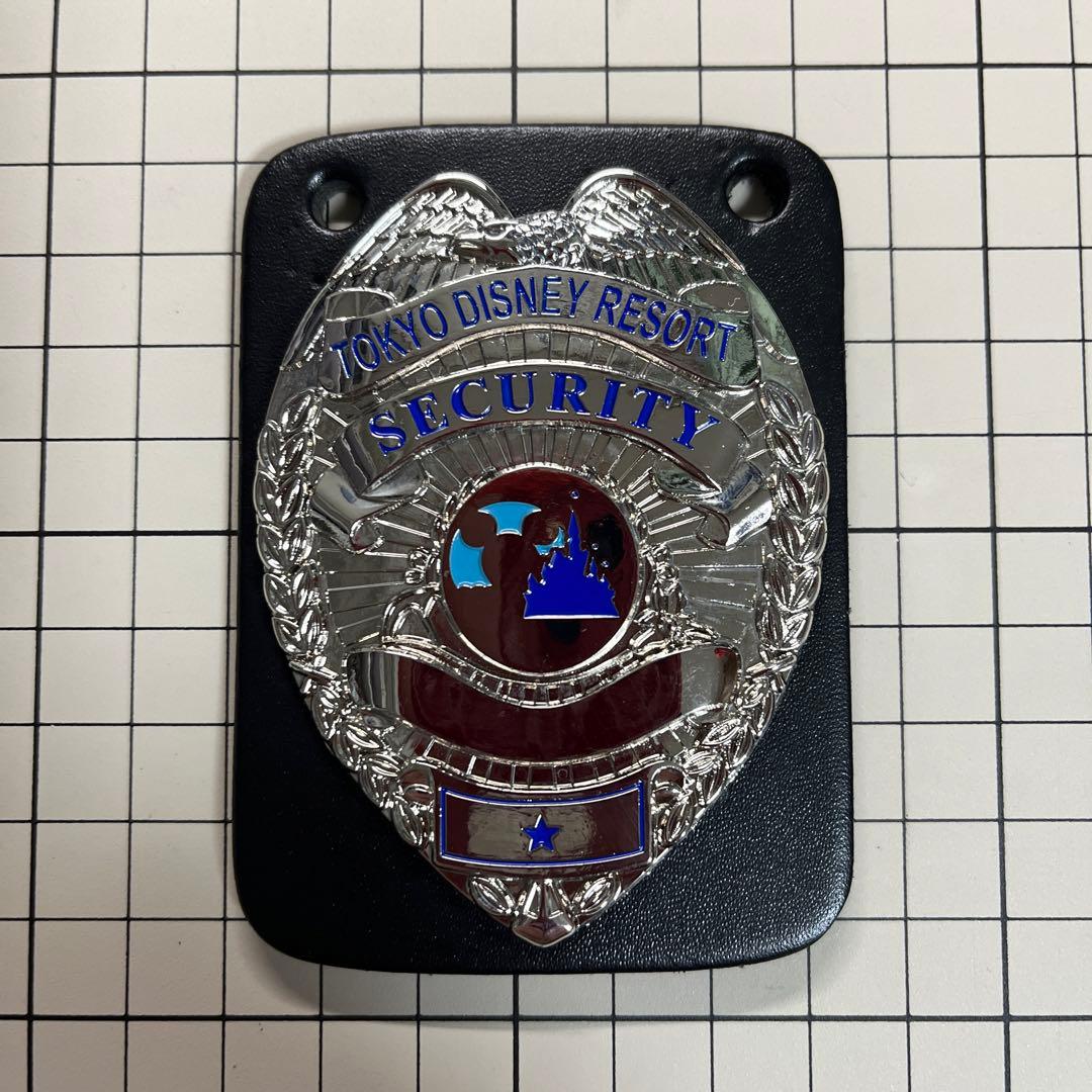 東京ディズニーリゾート セキュリティキャスト バッジ - メルカリ