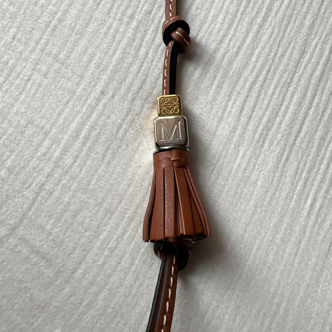 loewe ロエベ パーソナライズチャーム ダイス タッセル 革紐 - メルカリ