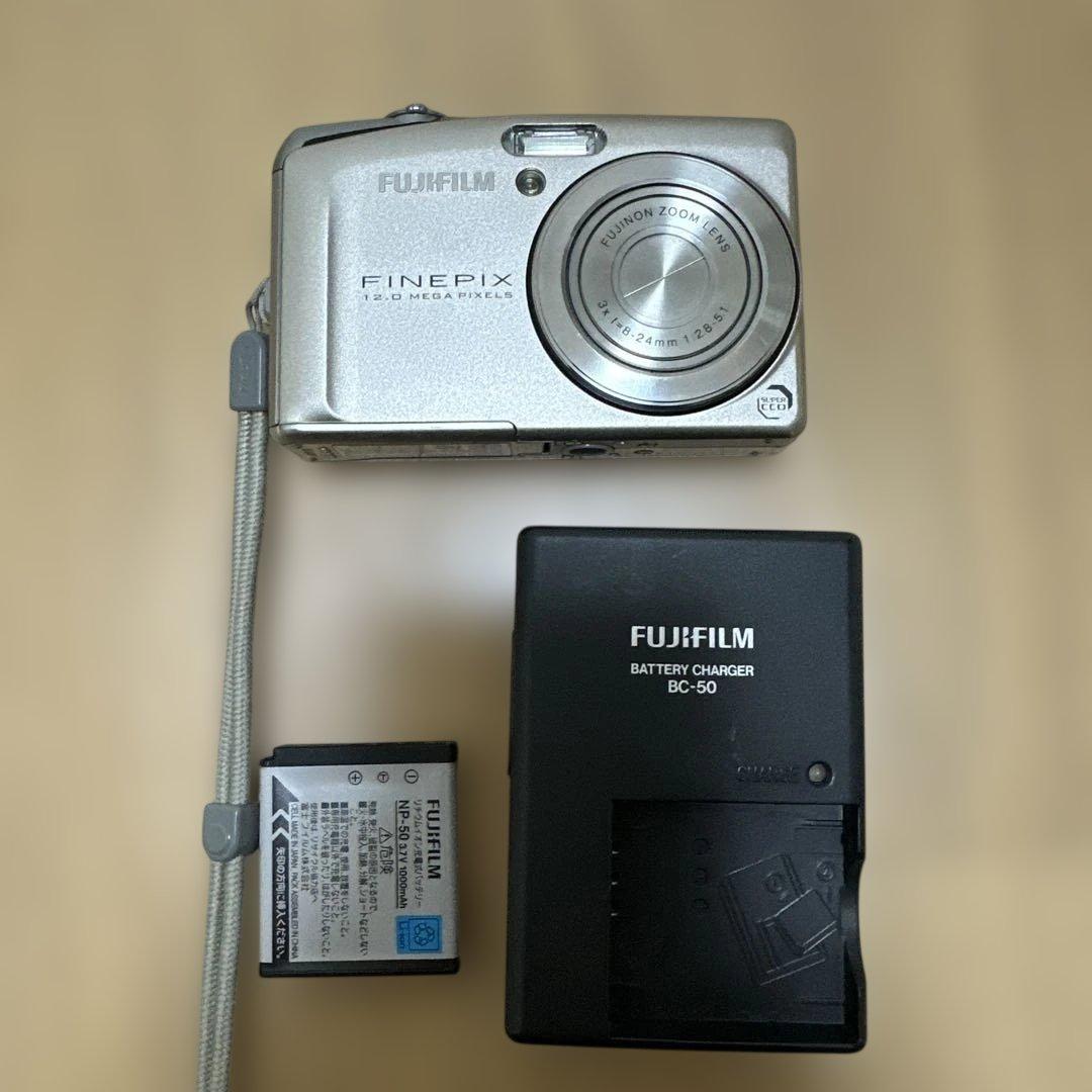 FUJIFILM FinePix F50fd シルバー 動作確認済み - メルカリ