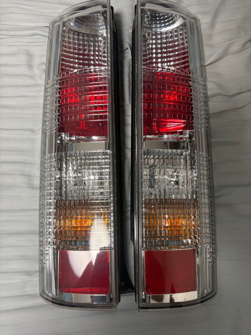 ＤＡ６４Ｗ　純正後期テール左右セット 良品 送料込 即決 エブリィワゴン DA64W 後期 純正 左右 テールランプ