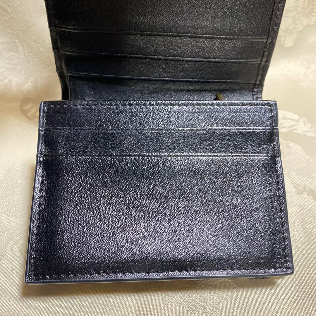 ロゴパターン 三つ折り財布