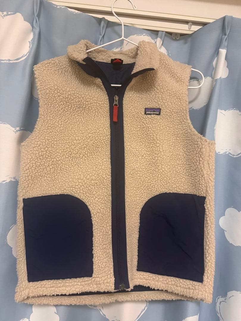 patagonia 子供サイズ フリースベスト XL ベージュ/ネイビー - メルカリ