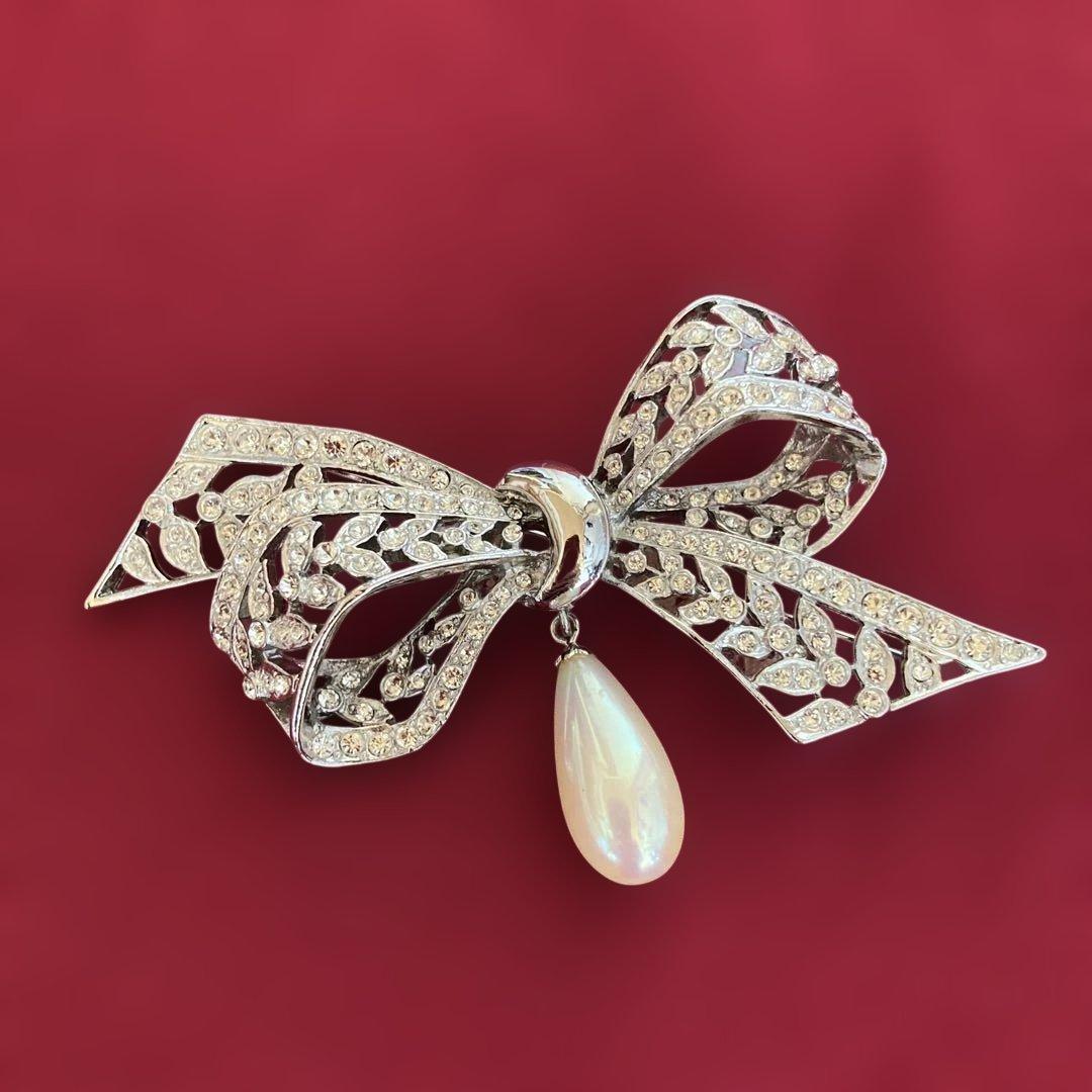 スワロフスキー クリスタル リボン ブローチ シルバー パール付き 上品