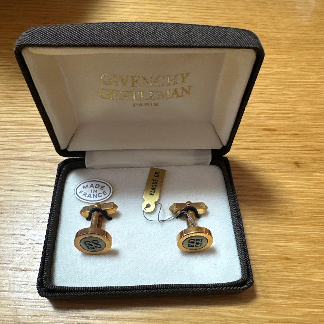 GIVENCHY ゴールドカフス MADE IN FRANCE 送料込み❣️ - メルカリ