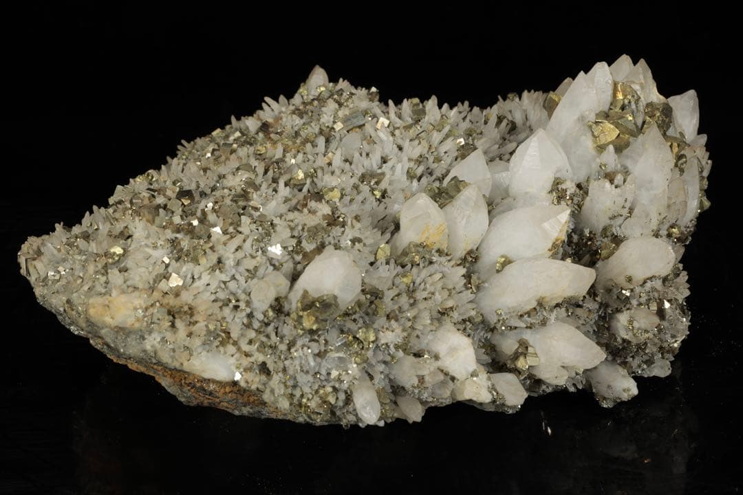 青森県尾太鉱山産 水晶 黄鉄鉱 7.9kg 天然石 原石 国産鉱物標本 鑑賞石