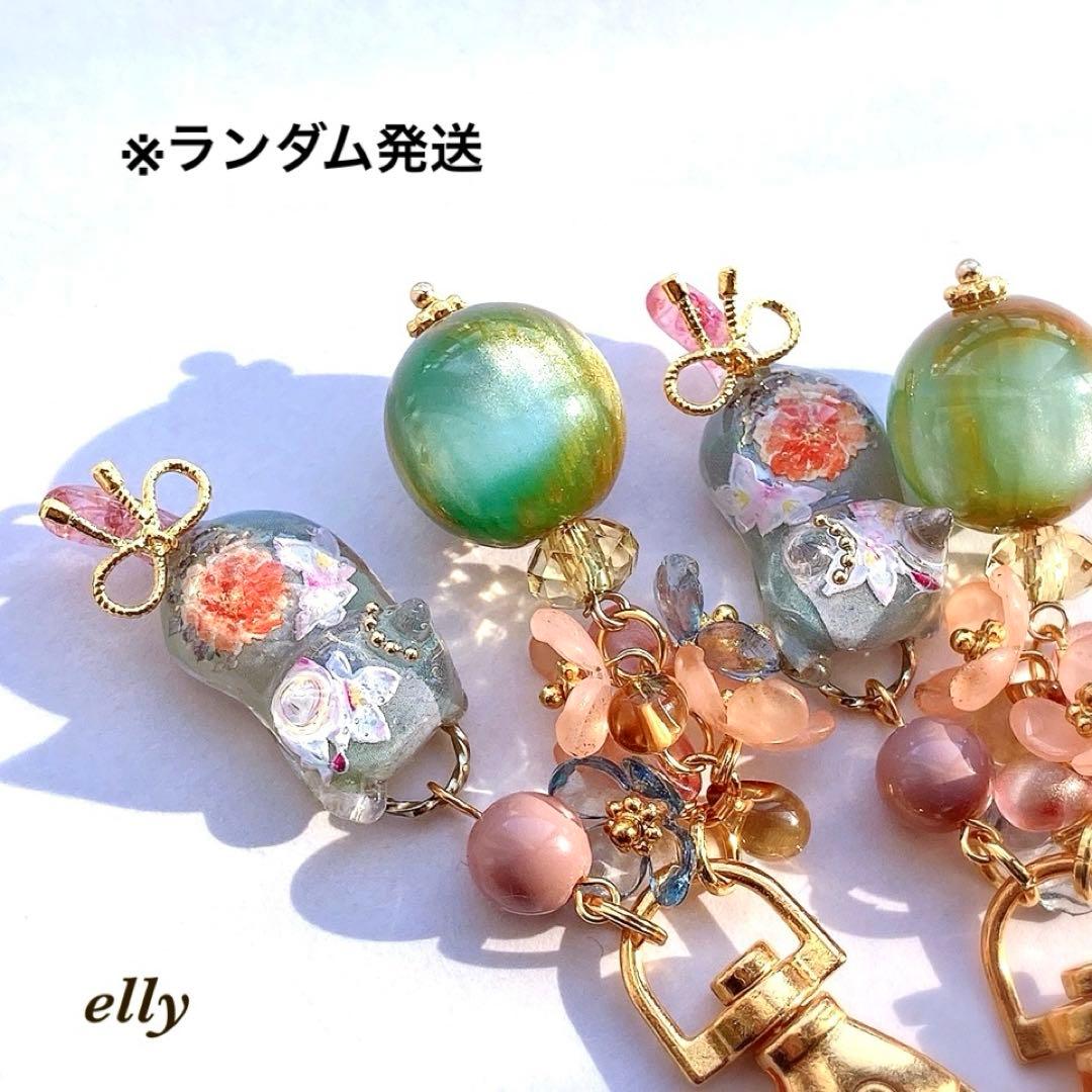 やの様】1619.水引き 正月 天然石 牡丹 じゃれ猫 レジン 根付ストラップ