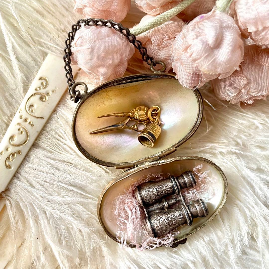 チェーン付きマザーオブパールシンブルケース 白蝶貝 ドール フランス