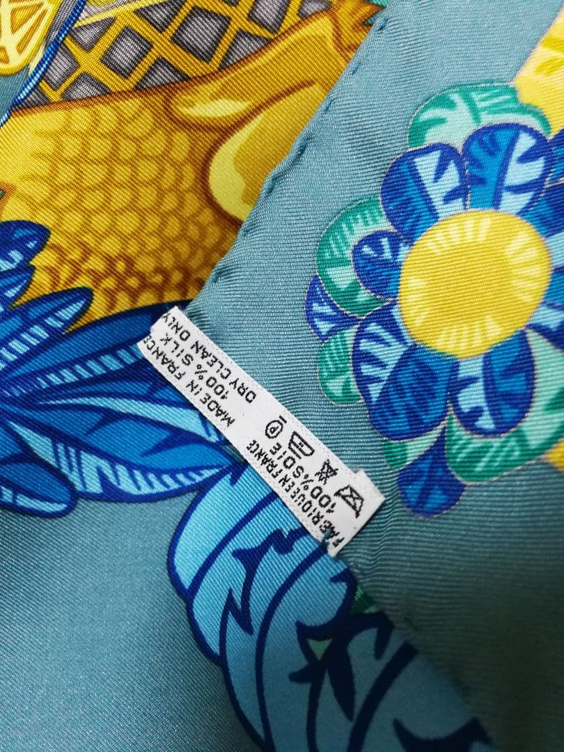 エルメス HERMES スカーフ カレ90 羽根飾りの騎兵兜