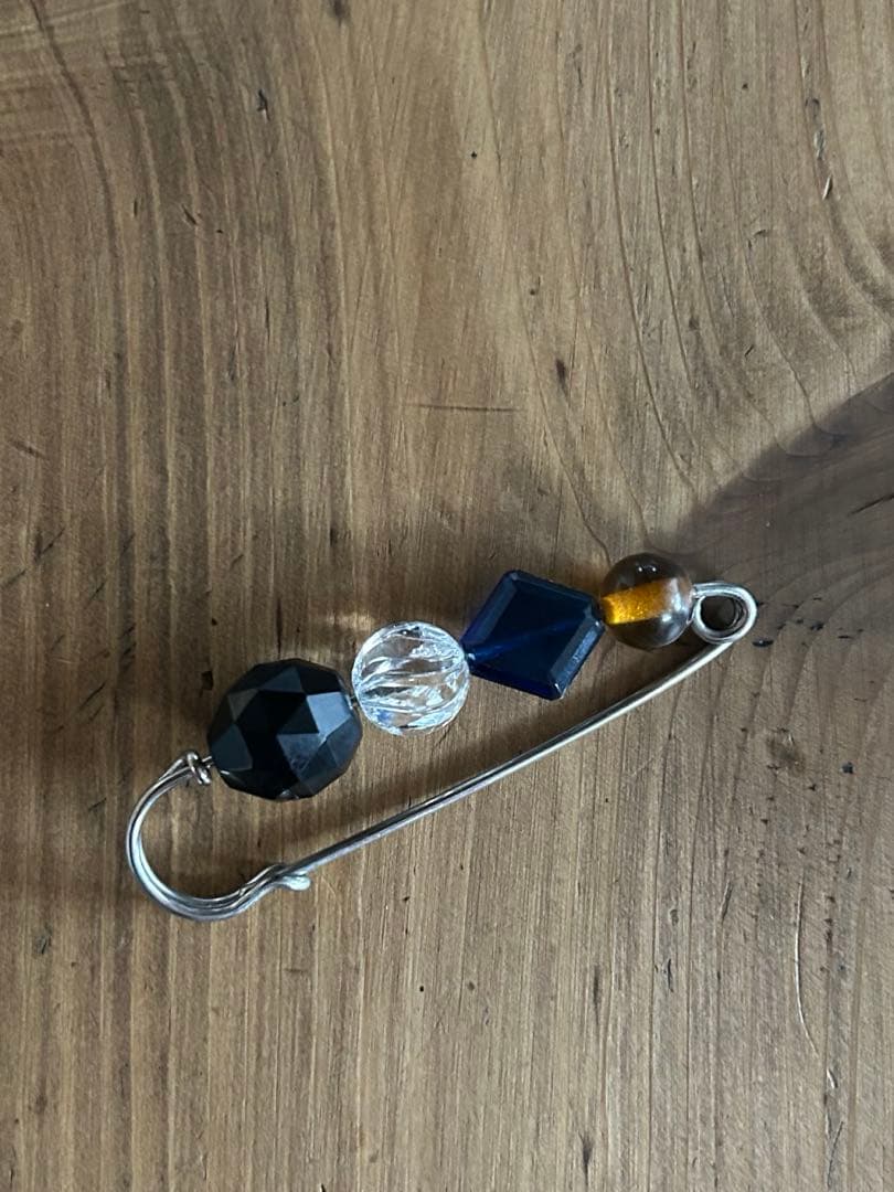 UNDERCOVER but beautiful アンティークブローチ - メルカリ