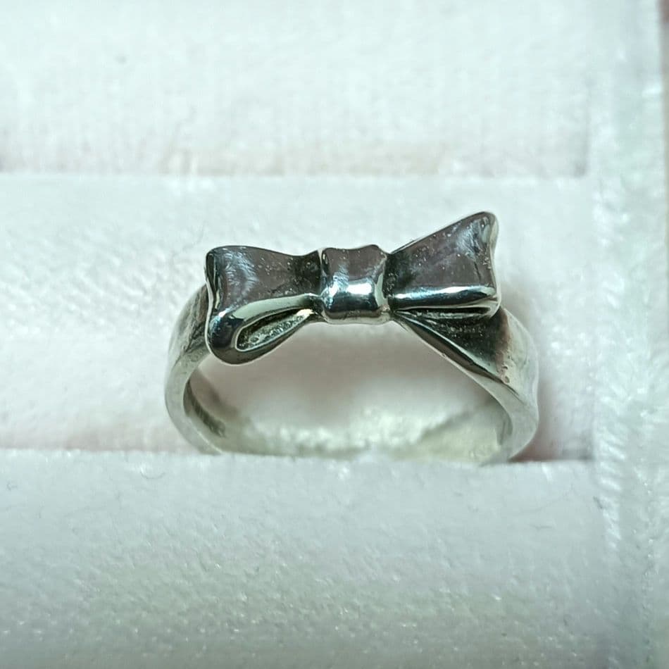 アンジェラカミングス リボンモチーフ シルバーリング - メルカリ