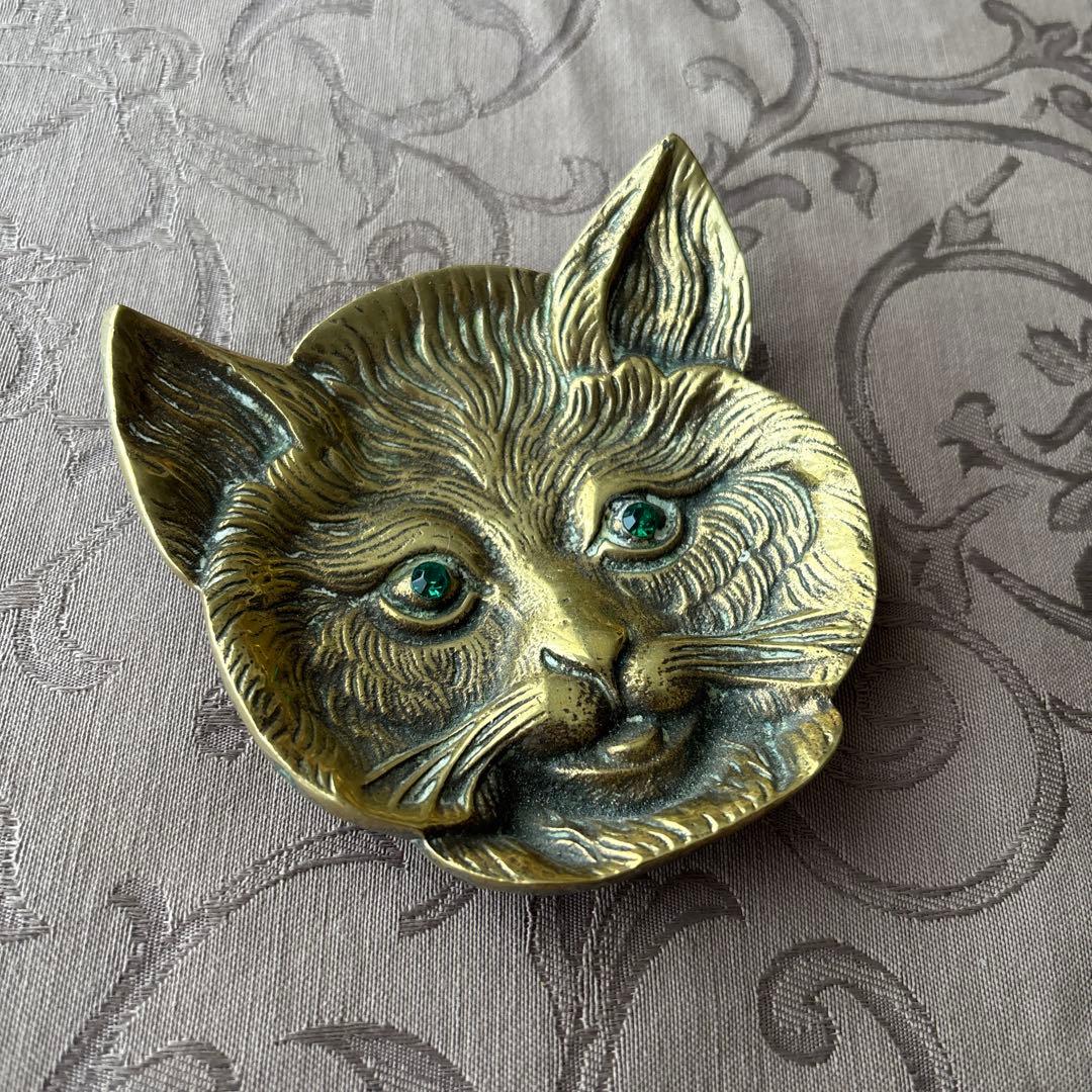 レア! ブロカント 緑の眼の猫のトレイブラス真鍮ビンテージアンティークガラスの瞳 フランスブロカント 真鍮製ネコさんトレイ | minon antiques