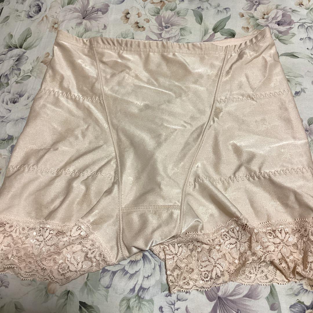 トリンプ Lサイズ 骨盤ガードル ベージュ レース付き補正下着 - メルカリ