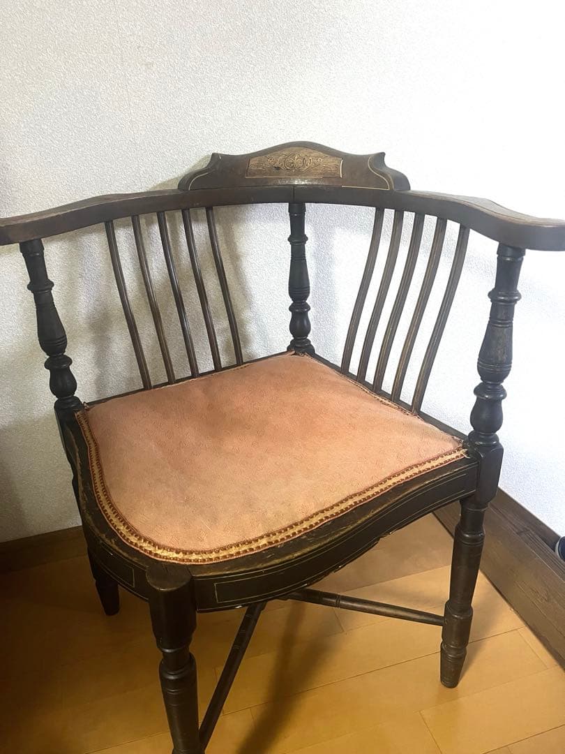 お値下げ中　英国　イギリス　アンティーク椅子　象嵌　コーナー木製コーナーチェア 英国アンティークのサロンチェア、象嵌が美しいコーナーチェア(q-474-c